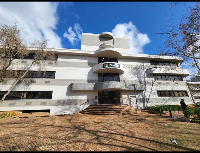 924M² OFFICE TO LET IN PINELANDS